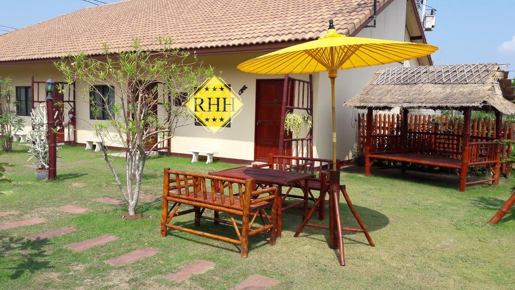 Rainbow Hill Hotel Nang Rong Exterior foto